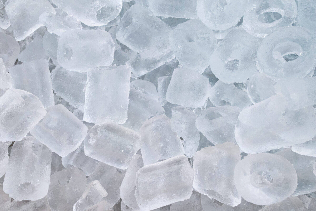 wholesale ice supplier delivering IPIA-certified products to a grocery store